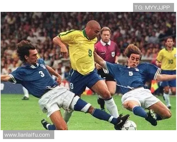 荷兰足球明星的传奇故事与精彩瞬间全纪录