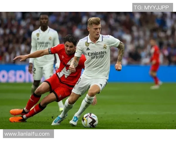 足球明星荣誉瞬间集锦精彩回顾与感动时刻分享 足球明星荣誉瞬间集锦精彩回顾与感动时刻分享